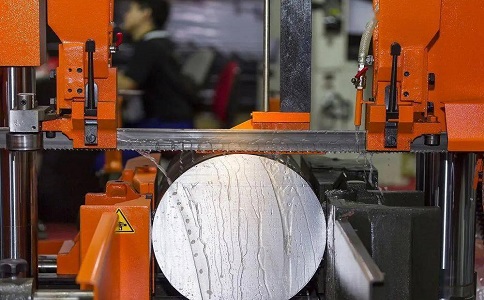 板芙镇立式金属带锯床切削出现跑带故障解决方法！